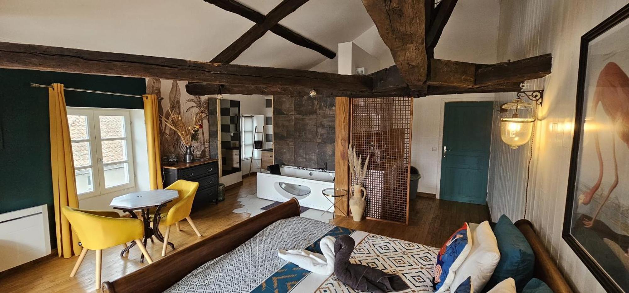 Suite Penthouse Romantique, Confolens, Charente 외부 사진