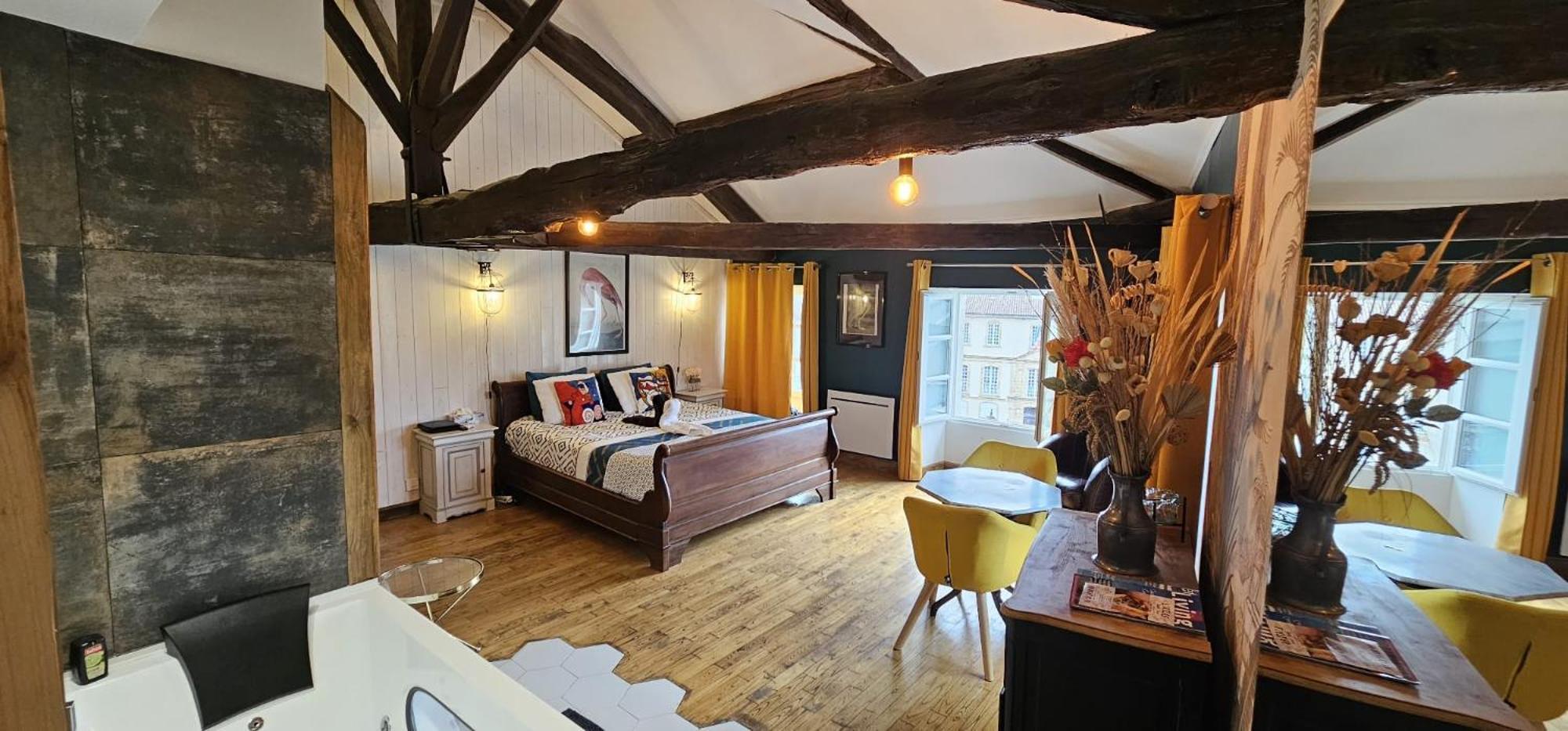 Suite Penthouse Romantique, Confolens, Charente 외부 사진