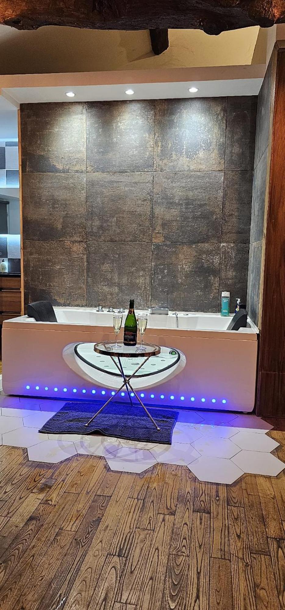 Suite Penthouse Romantique, Confolens, Charente 외부 사진